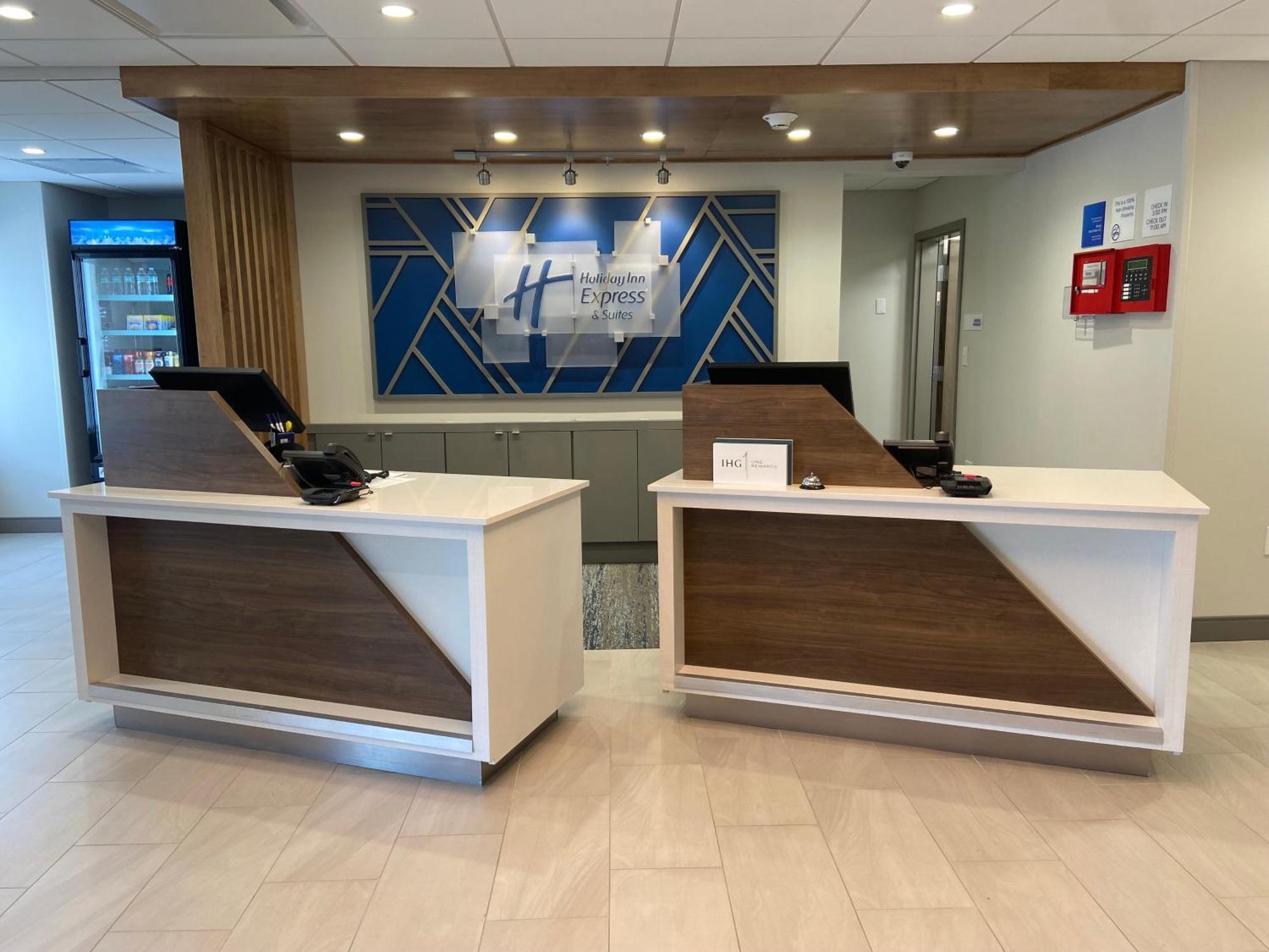 Holiday Inn Express & Suites Elyria By Ihg Exterior photo